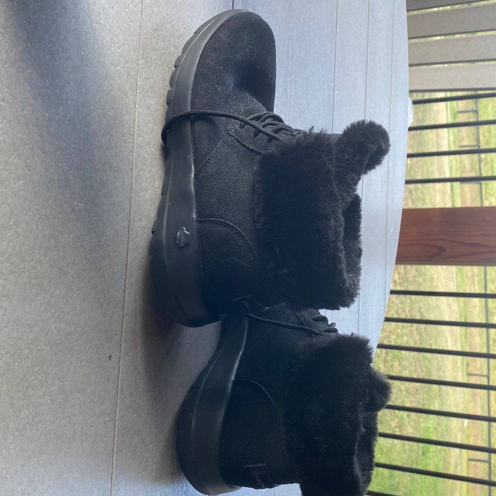 Sketchers black ankle boot